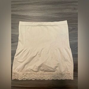 Under Where ? Women’s Elegant Beige Lace Shapewear Skirt size XL